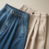 Pantalon en Denim Bleu et Pantalon en Tissu Beige