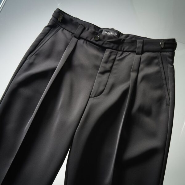 Pantalon Noir à Pinces Élégant