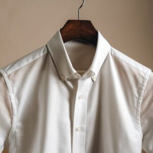 Chemise Blanche Élégante en Tissu Doux